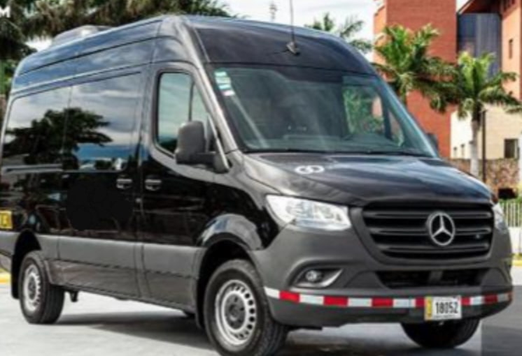 Costa Rica luxury transportation rentals-min